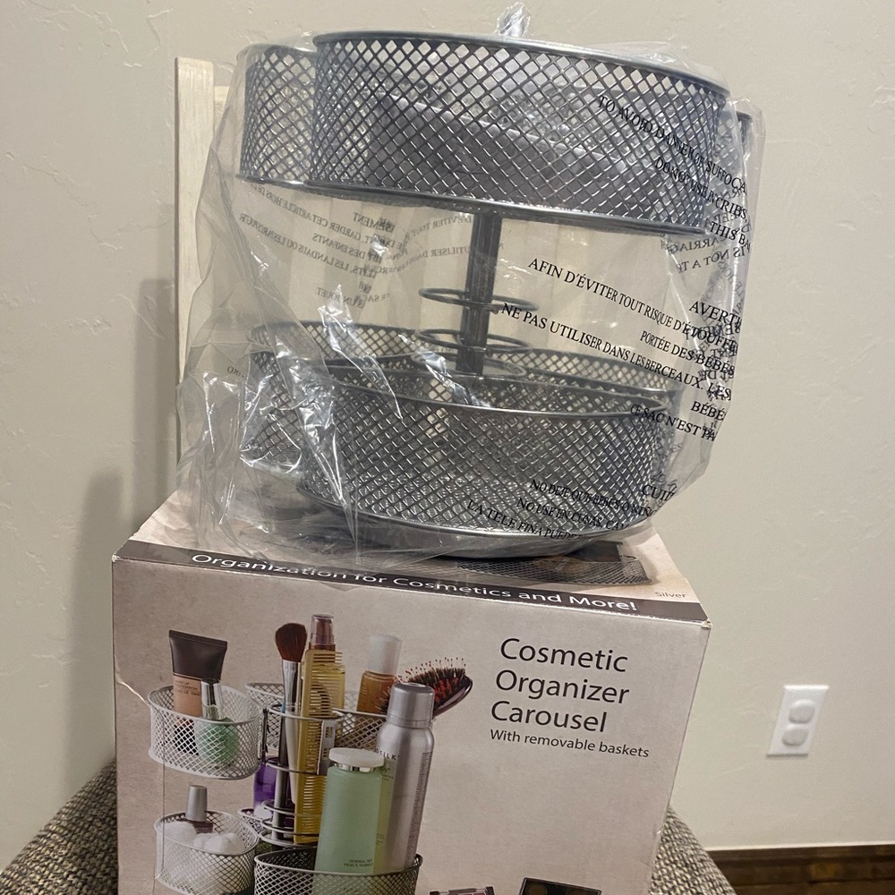 Cosmetic organizer carousel